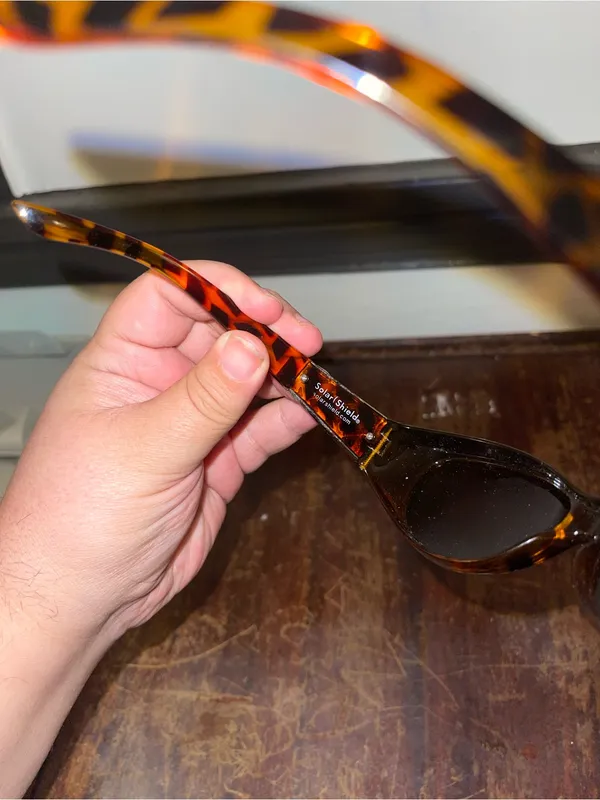 Solar Shields Women’s Polarized Tortoiseshell Sunglasses Brown - Image 4