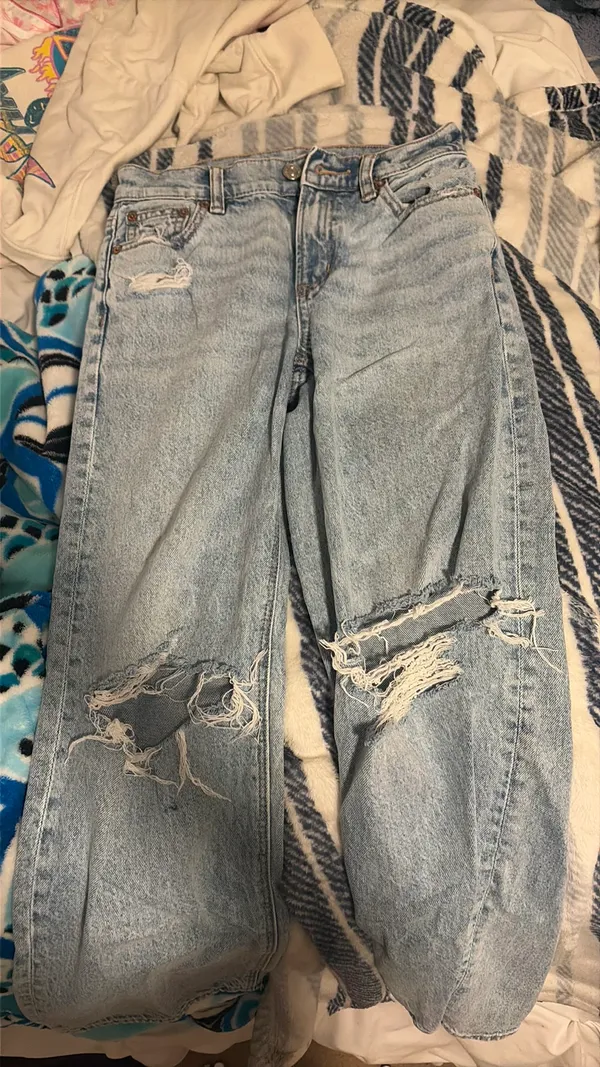 American Eagle Jeans - Image 3