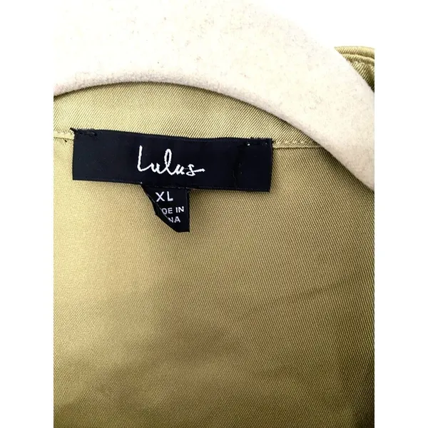 Lulus Green Cropped Satin Feel Blouse Open Back Long Sleeve Front Button Sz XL - Image 5