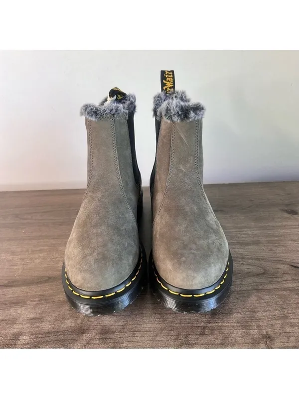Dr. Martens Women’s Leonore Faux Fur Lined Nubuck Chelsea Boot Size 6 #666 - Image 3