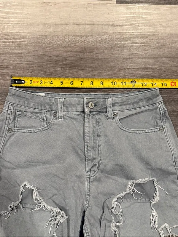 American Eagle Women’s Grey Denim Distressed Cut Off High Rise Mom Short Size 8 - Image 6