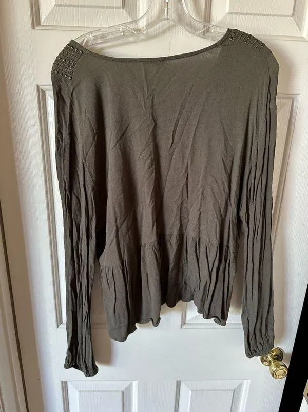Wet Seal Army green boho blouse - Image 2
