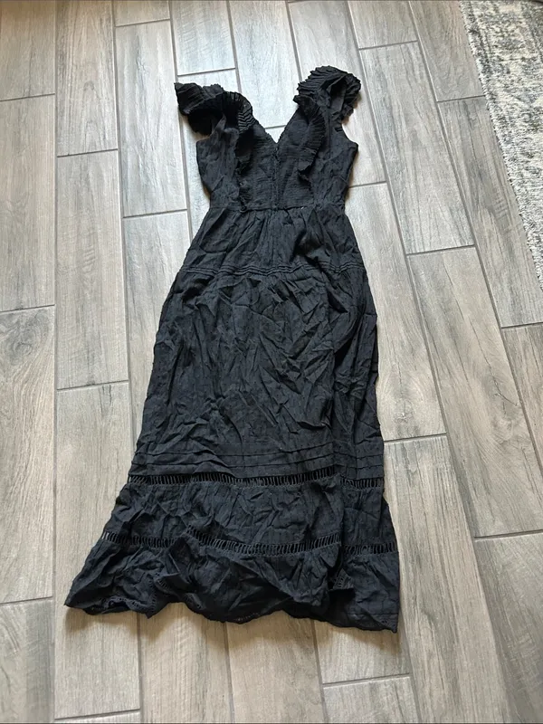 Ruffled V-Neck Maxi Dress in Black - Image 4
