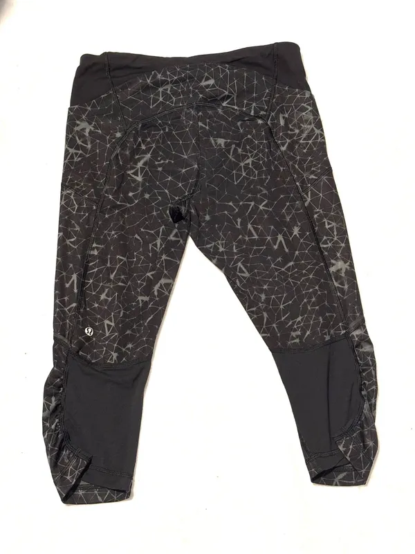 Lululemon Capri Leggings size 6  - Image 2