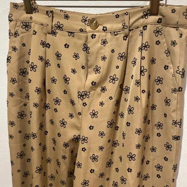 Le lis Floral Print Tan Pants - Image 5