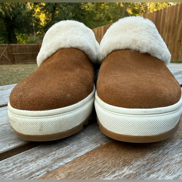 Blondo Suri Comfy Cognac Suede Fur-Lined Waterproof Slip-On Platform Clogs - Image 6
