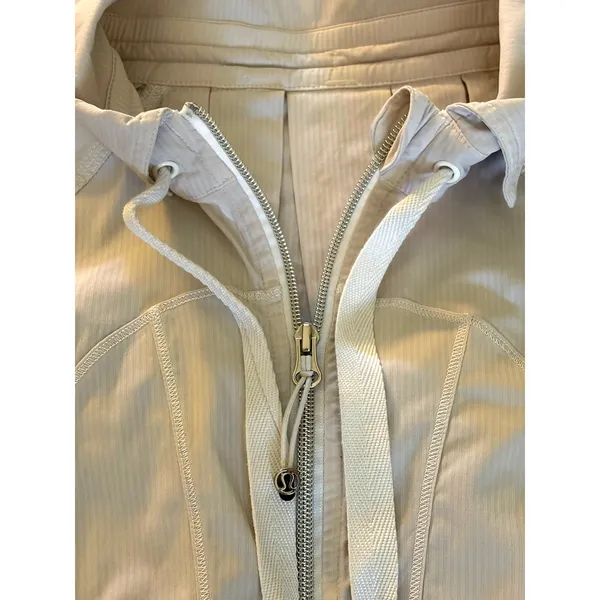 Lululemon Transition Jacket in Cream size 4 - Image 5