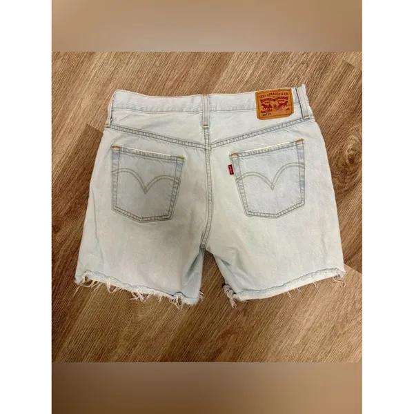 Levis Distressed Denim Shorts J4 - Image 3