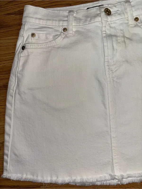 7 For All Mankind White Denim Skirt Women’s Waist Size 25 Cutoff Raw Hem Pockets - Image 2