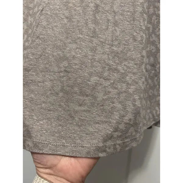 Democracy Tan Beige Leopard Print V-Neck Top Linen Blend Knit Taupe Size XL - Image 3
