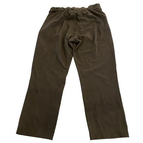 Lululemon On The Fly Crop Pants in Dark Olive size 6‎ - Image 4