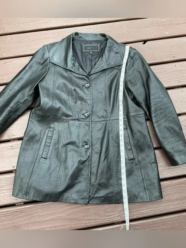 Elegant genuine Leather Button-Front Women's Jacket🍃🍂🍁 - Image 9