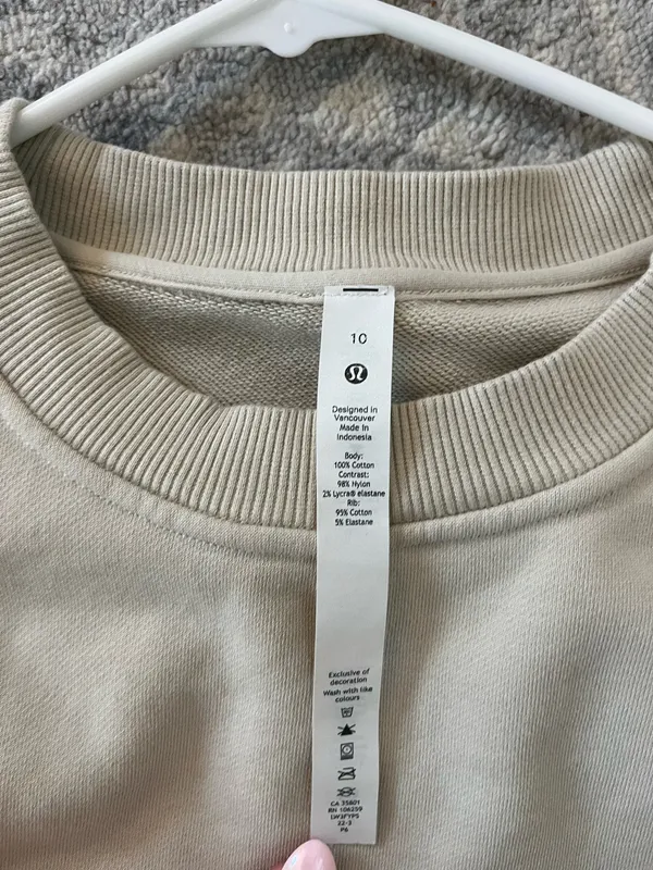Lululemon Top Short Sleeve Cropped - Image 3