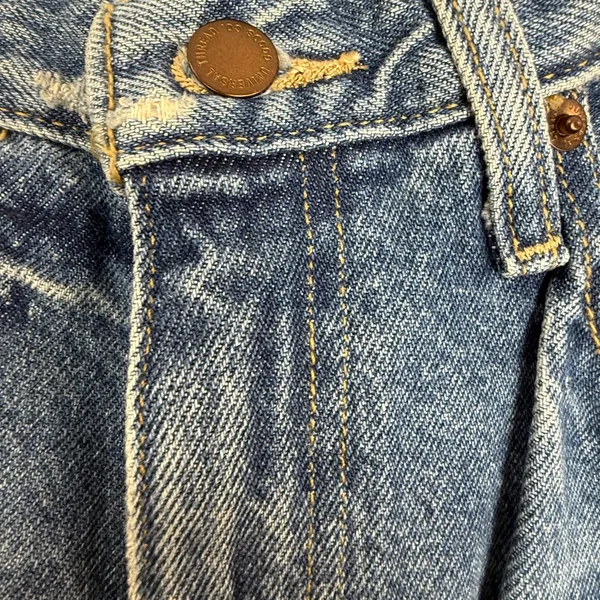 Universal Threads Relaxed Fit Blue Jeans - Image 5