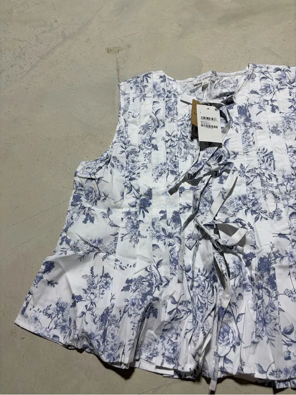 Blu pepper NWT Floral toile sleeveless pleated front tie blouse large - Image 2