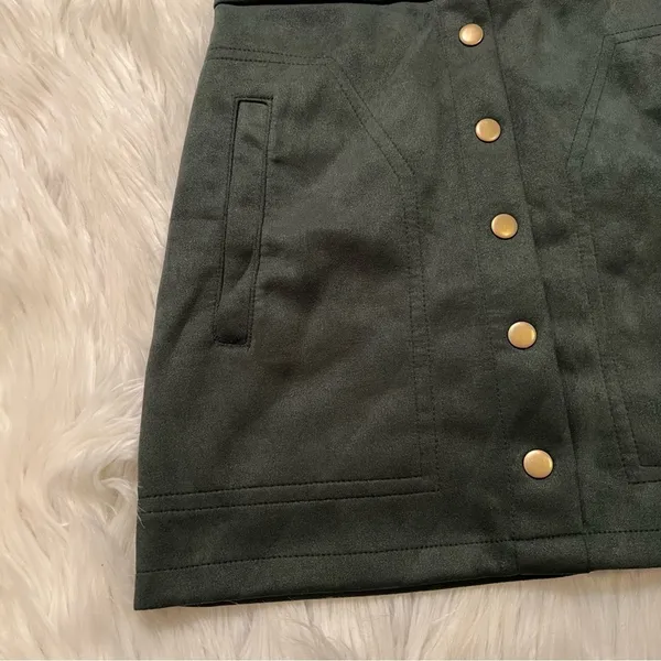 Naggoo Women's Size‎ Medium High Waist Mini Skirt Army Green Faux Suede Button - Image 6
