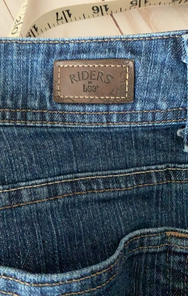 Lee Women’s Riders jeans dark wash straight leg 33 x 29 high rise stretch EUC - Image 9