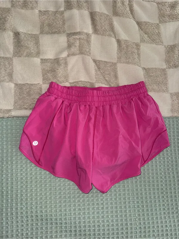 Lululemon Hotty Hot Short II *2.5" Ripened Raspberry size 8 - Image 4