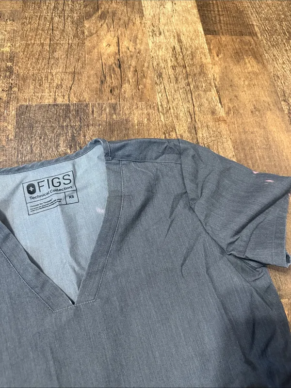 Figs Gray Scrub Set Pants and Top - Image 9