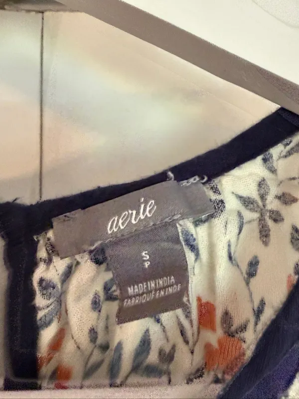 Aerie floral swing tie shoulder blouse size small - Image 3