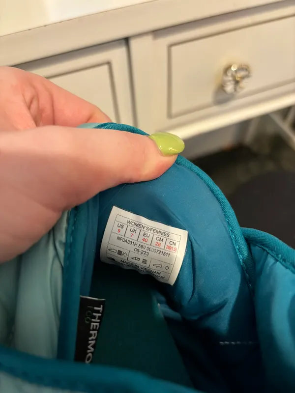 North Face Slippers - Image 3