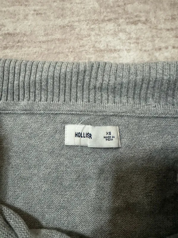 Hollister off the shoulder sweater size xs - Image 3