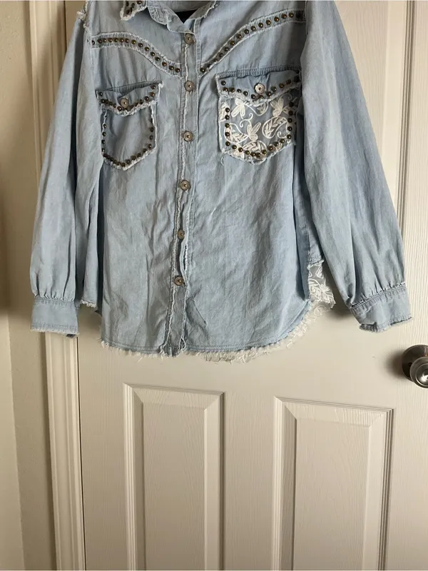 POL Light Wash Denim Button Down Top Shirt Studded Western Lace Trim Small S - Image 3