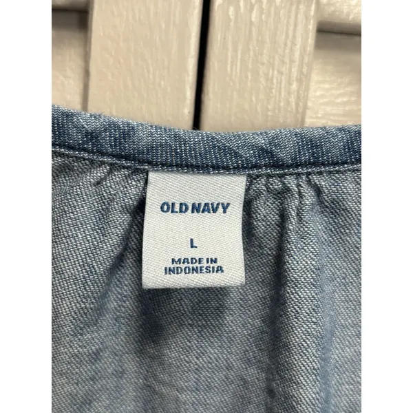 Old Navy Denim Ruffle Button Up Sleeveless Shirt Size Large Cotton Summer - Image 2