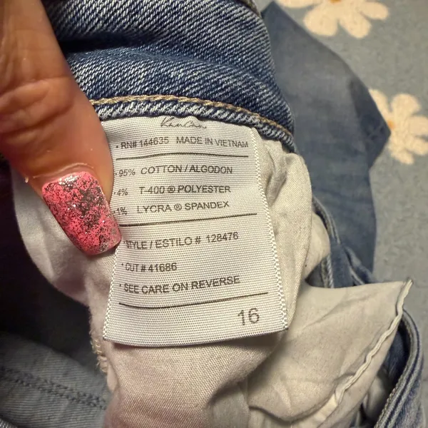 KanCan Distressed Ankle Jeans in Blue Size 16 - Image 4