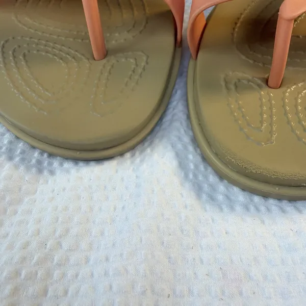 Crocs Tulum Toe Post Thong Womens Sandals Orange/Beige Buckle Strap Size 9 - Image 3