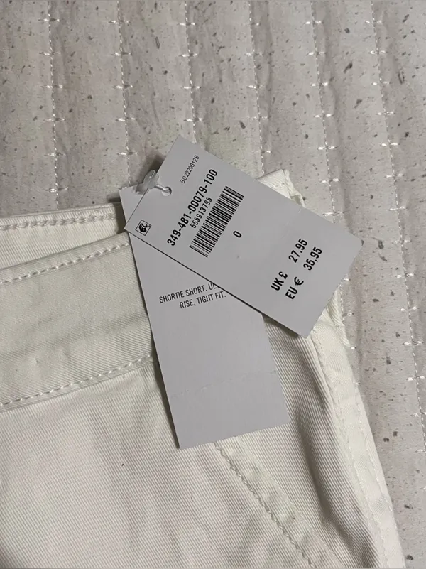 Hollister Cream Flat-Front Women’s Shorts - Image 2