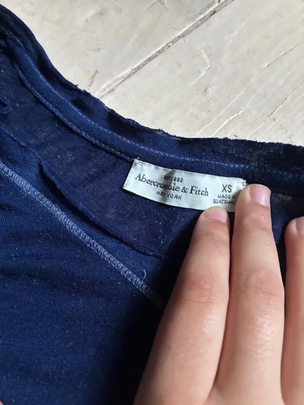 Abercrombie & Fitch Navy Blue Pocket Front V-Neck Short Sleeve Top Size X Small - Image 2