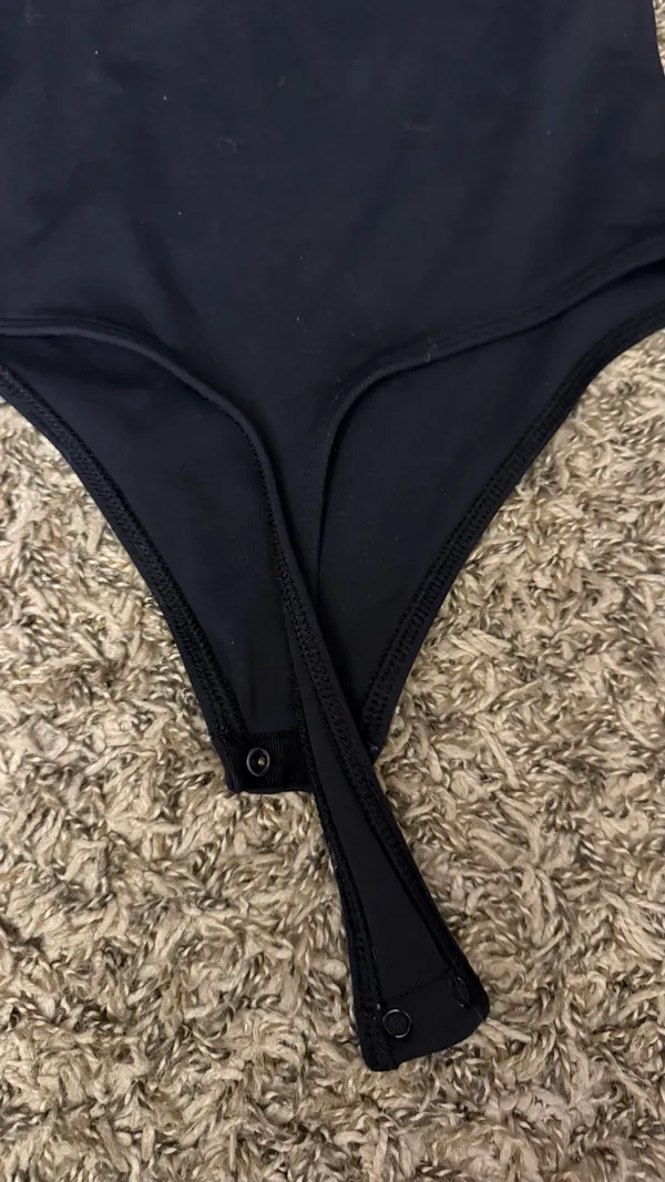 Aritzia Babaton Contour Bodysuit Long Sleeve Square Neck Black - Image 7