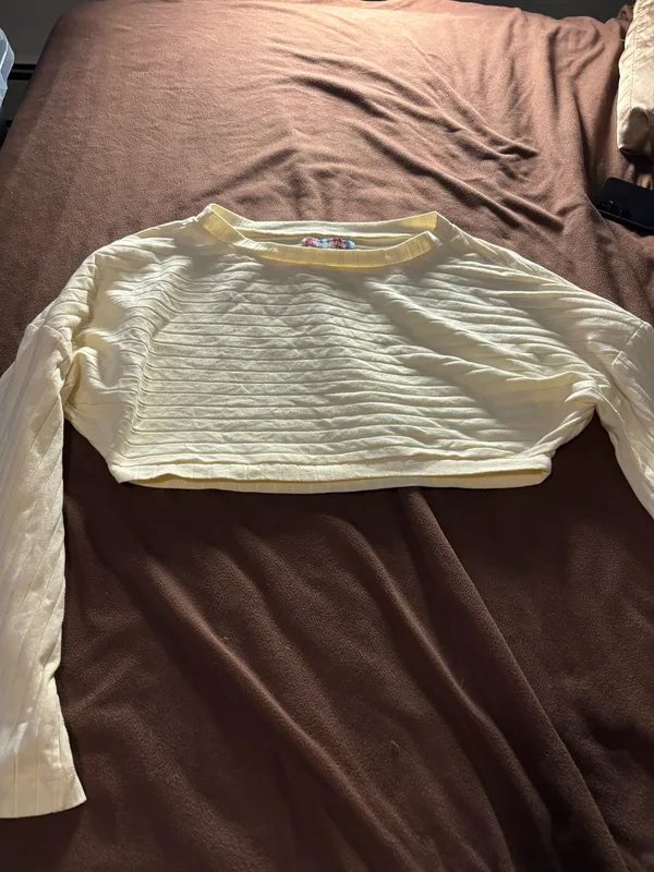 Urban Outfitters Top size medium  - Image 5