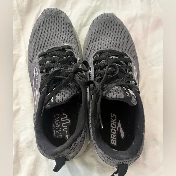 Women’s Brooks Levitate 5 Running Shoes size 8 - Image 3