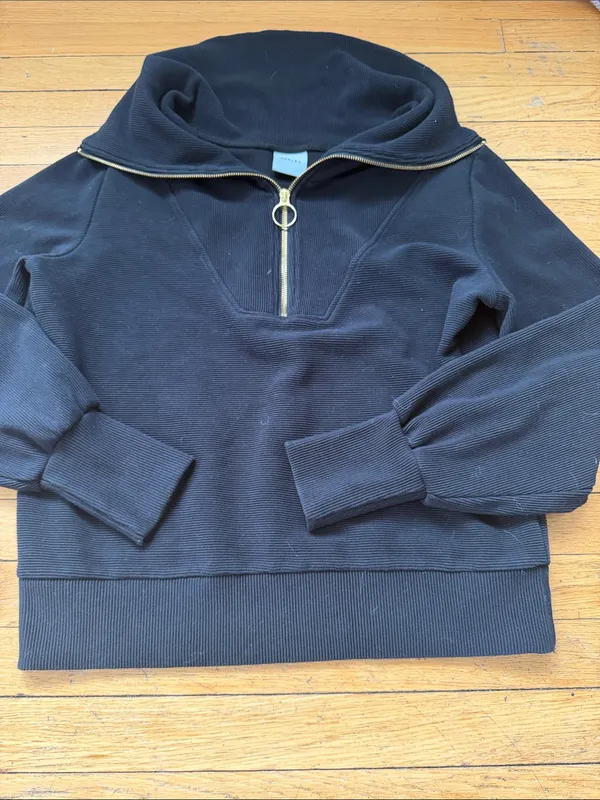 Varley Black Half-Zip Pullover with Gold Zip - Image 3