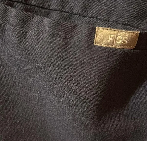 FIGS Casma 3 pocket scrub top - Image 3
