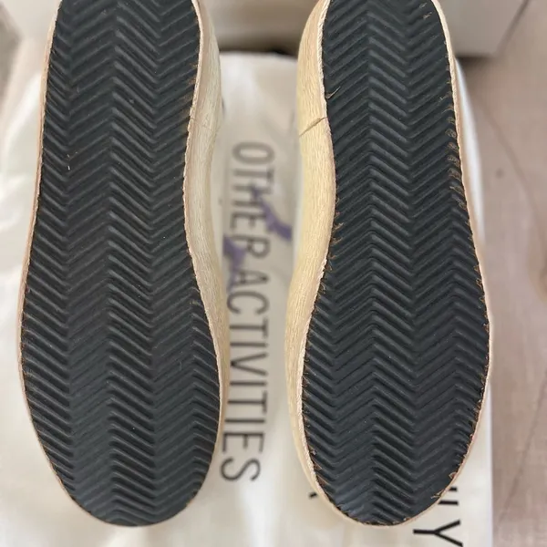 Golden Goose Sneakers with Lavender and Tan Accents - Image 4