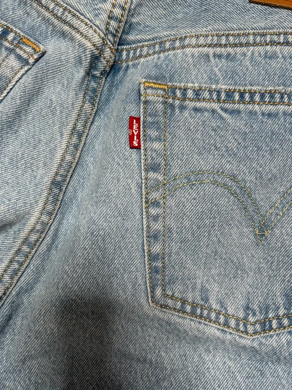 Levi’s Premium Light Wash Straight Leg Denim Jeans Women’s Size 25 - Image 4