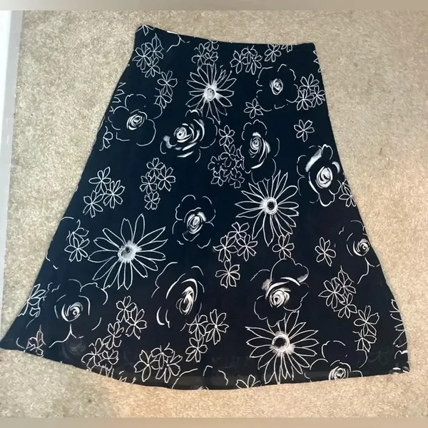 Vintage Y2K Floral Midi Skirt Size Medium Black - Image 2