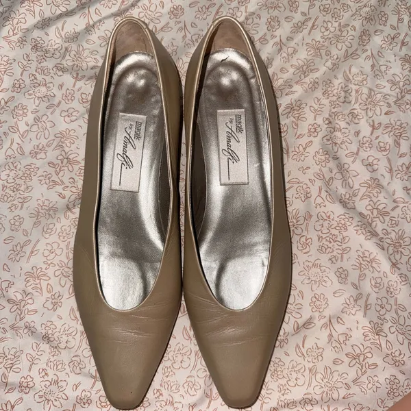 Magik by Amalfi Vintage Flat Size 8 - Image 3