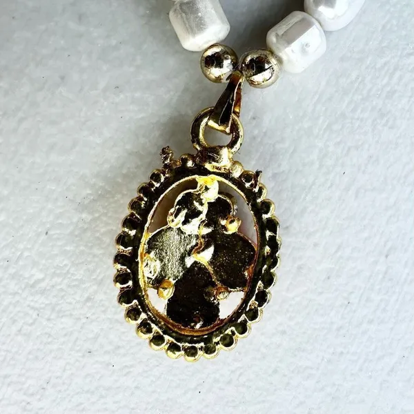 Faux pearl pendant necklace - Image 6