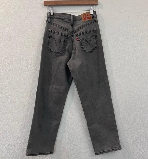 Levi's Ribcage Straight Ankle Jeans - Image 4