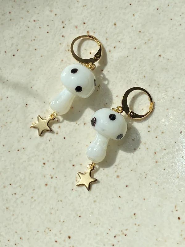 Handmade Kawaii Y2k lampwork glass mushroom & star dangle earrings🍄⭐️ - Image 5