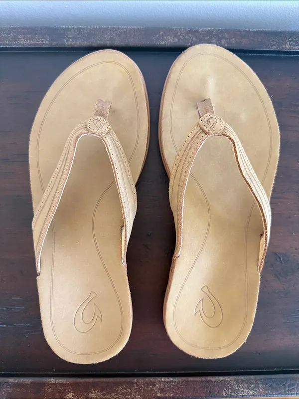 OluKai Women’s Aukai Leather Flip-Flop Sandals, Size 6 - Image 3