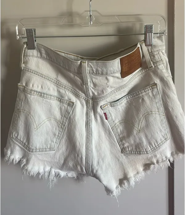 Light Wash Levi’s Shorts Denim 501 Cut-Off - Image 2