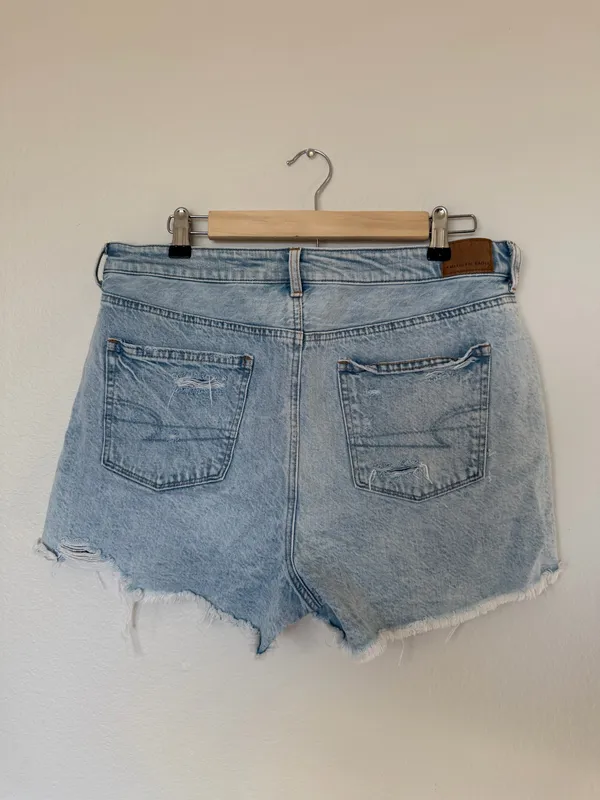 American Eagle Mom Jean Shorts - Image 2
