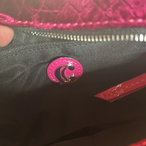 NWT Charming Charlie Fuchsia Velvet Quilted Crossbody Bag Metallic Pink Purse - Image 7