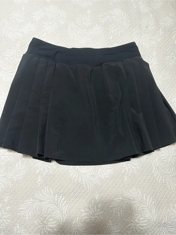 Lululemon black tennis skirt with built in shorts size 6 in great condition - Image 5