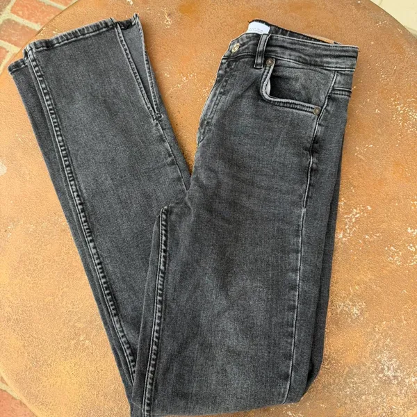 Zara black high-waisted straight-leg slim fit jeans Size 4 / inseam 32 - Image 2